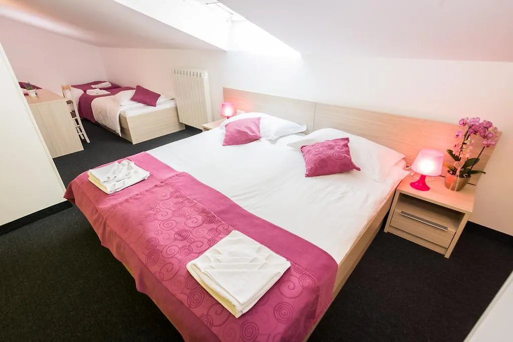 Hotel Villa Sandi - Free Parking Cavle